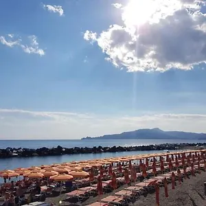 Silenzioso Comodo Alle Spiagge E Stazione Ferroviaria Appartamento